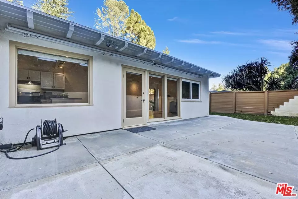 Exterior - 10524 Seabury Ln, Los Angeles, CA 90077 photo 5 of 11