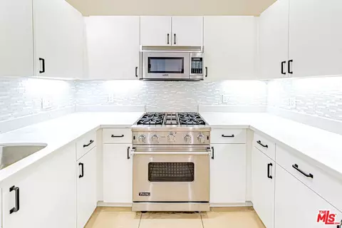 917 S New Hampshire Ave #303, Los Angeles, CA 90006