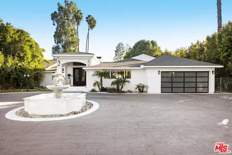22728 Oxnard St, Woodland Hills, CA 91367