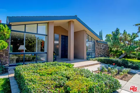 9840 Belmar Ave, Northridge, CA 91324