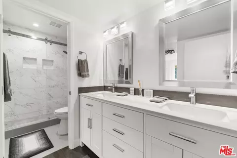 Bath - 955 E 3rd St #213, Long Beach, CA 90802 photo 1 of 2