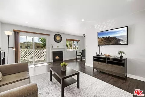 955 E 3rd St #213, Long Beach, CA 90802