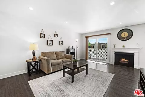 Living - 955 E 3rd St #213, Long Beach, CA 90802 photo 2 of 2