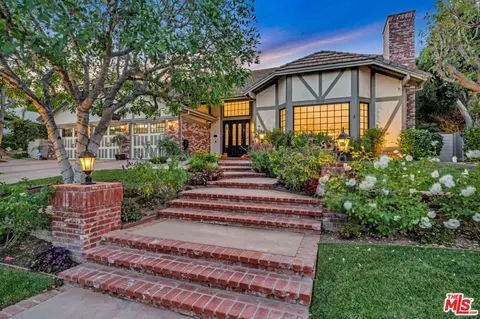6129 Heritage Dr, Agoura Hills, CA 91301