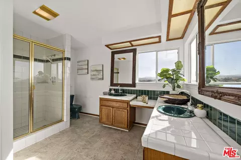 Bath - 38675 Green Meadow Rd, Temecula, CA 92592 photo 1 of 4