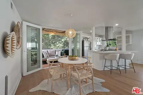 11627 Chenault St #9, Los Angeles, CA 90049