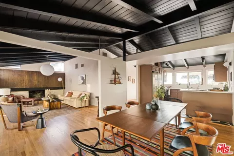 10354 Fernglen Ave, Tujunga, CA 91042