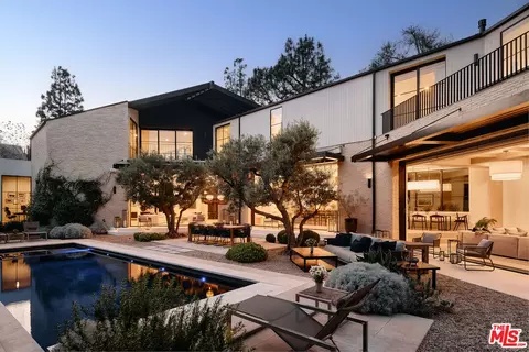 1054 Angelo Dr, Beverly Hills, CA 90210