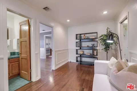 Entry Way - 5519 Costello Ave, Sherman Oaks, CA 91401 photo 2 of 2