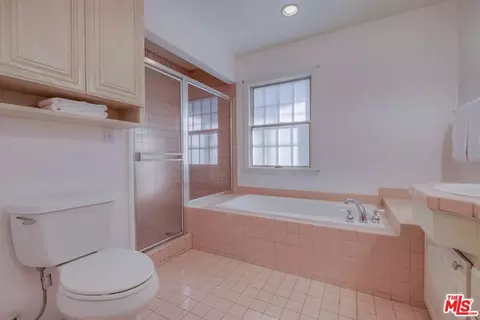Bath - 5519 Costello Ave, Sherman Oaks, CA 91401 photo 2 of 5