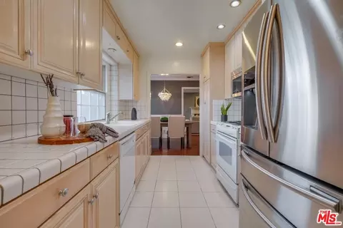 Kitchen - 5519 Costello Ave, Sherman Oaks, CA 91401 photo 1 of 2