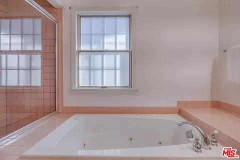 Bath - 5519 Costello Ave, Sherman Oaks, CA 91401 photo 4 of 5