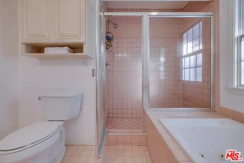 Bath - 5519 Costello Ave, Sherman Oaks, CA 91401 photo 3 of 5