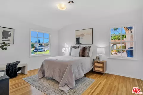 Bedroom - 1901 Montecito Dr, Glendale, CA 91208 photo 3 of 11