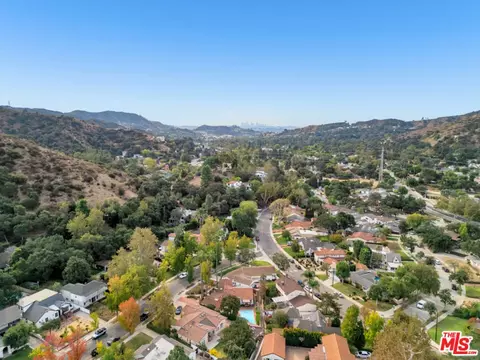 View/Area - 1901 Montecito Dr, Glendale, CA 91208 photo 2 of 5