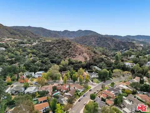 View/Area - 1901 Montecito Dr, Glendale, CA 91208 photo 3 of 5