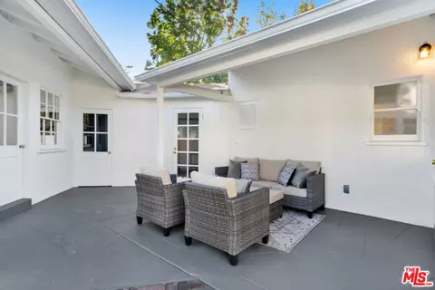 Exterior - 1901 Montecito Dr, Glendale, CA 91208 photo 4 of 14