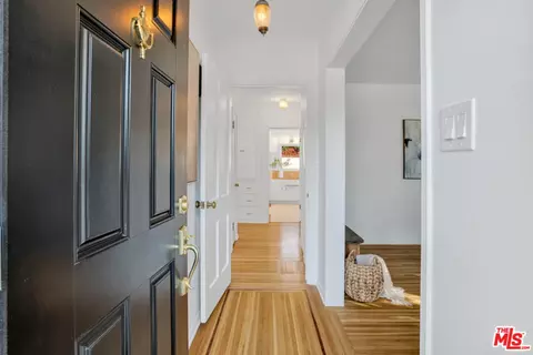 Entry Way - 1901 Montecito Dr, Glendale, CA 91208 photo 1 of 8