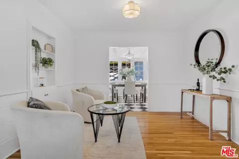 Entry Way - 1901 Montecito Dr, Glendale, CA 91208 photo 3 of 8