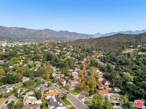 View/Area - 1901 Montecito Dr, Glendale, CA 91208 photo 5 of 5