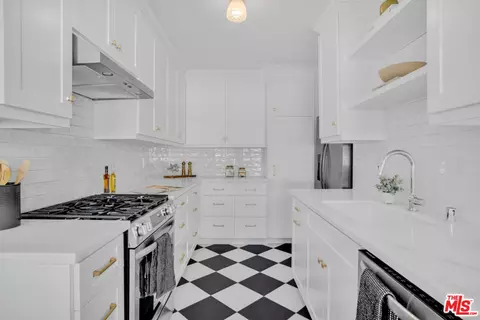 Kitchen - 1901 Montecito Dr, Glendale, CA 91208 photo 2 of 2