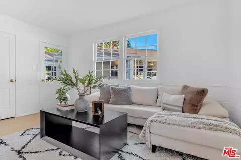 Living - 1901 Montecito Dr, Glendale, CA 91208 photo 4 of 4