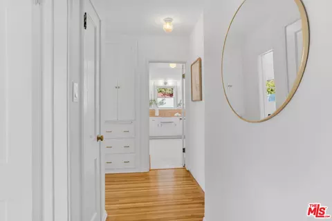 Entry Way - 1901 Montecito Dr, Glendale, CA 91208 photo 6 of 8