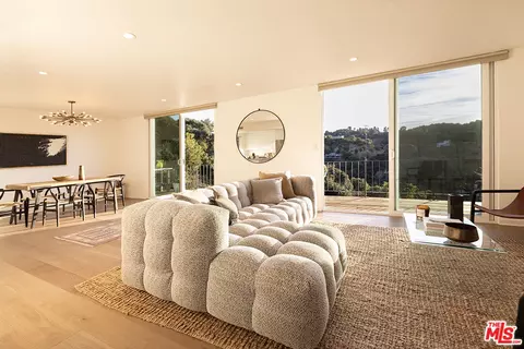 3613 Alta Mesa Dr, Studio City, CA 91604