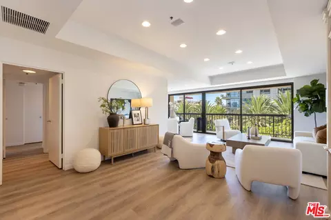 10790 Wilshire Blvd #301, Los Angeles, CA 90024