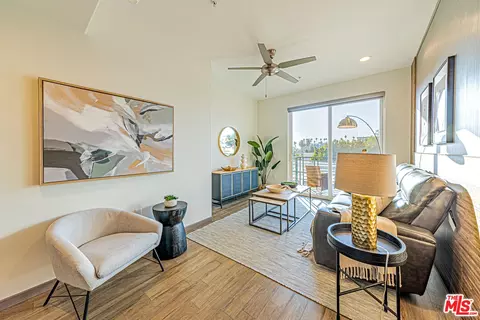 903 S New Hampshire Ave #403, Los Angeles, CA 90006