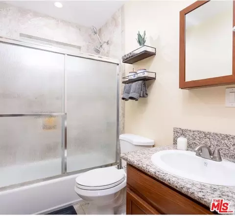 Bath - 534 Maine Ave, Long Beach, CA 90802 photo 2 of 2