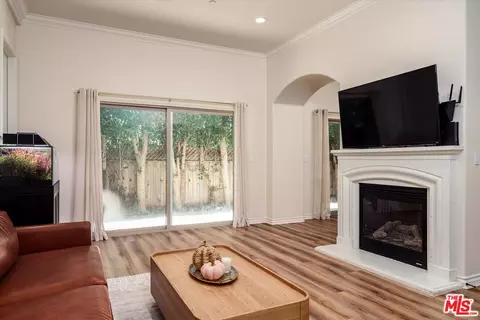 6924 Valmont St #10, Tujunga, CA 91042