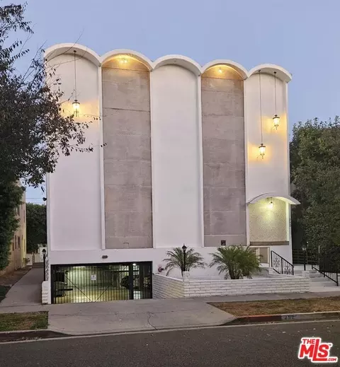 252 S Reeves Dr, Beverly Hills, CA 90212