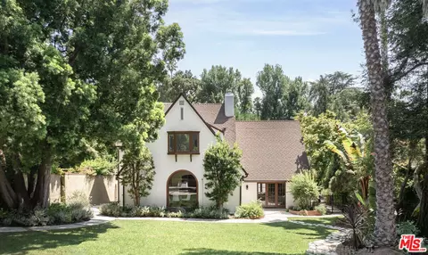 2071 Laughlin Park Dr, Los Angeles, CA 90027