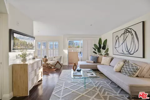 12060 Hoffman St #205, Studio City, CA 91604