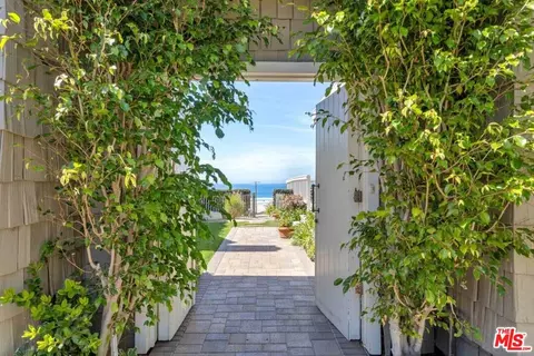 6439 Surfside Way, Malibu, CA 90265