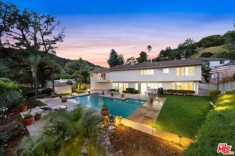 9774 Millboro Pl, Beverly Hills, CA 90210