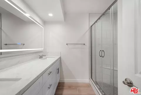 Bath - 1360 Cresta Rd, Corona, CA 92879 photo 2 of 4