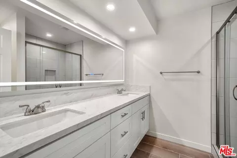 Bath - 1360 Cresta Rd, Corona, CA 92879 photo 3 of 4
