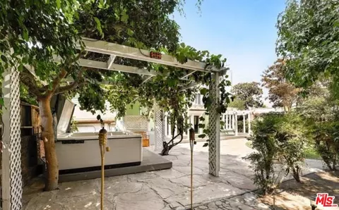 Exterior - 421 Maine Ave, Long Beach, CA 90802 photo 6 of 7