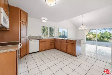 Kitchen - 11434 Edenberg Ave, Porter Ranch, CA 91326 photo 4 of 5
