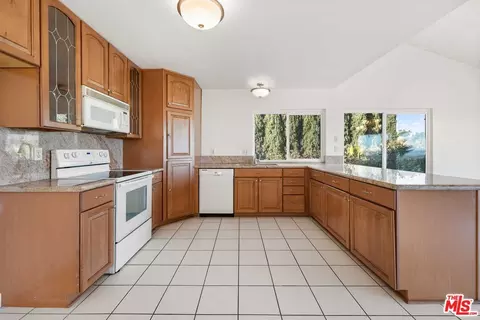 Kitchen - 11434 Edenberg Ave, Porter Ranch, CA 91326 photo 3 of 5