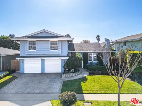 9352 Malahine Dr, Huntington Beach, CA 92646