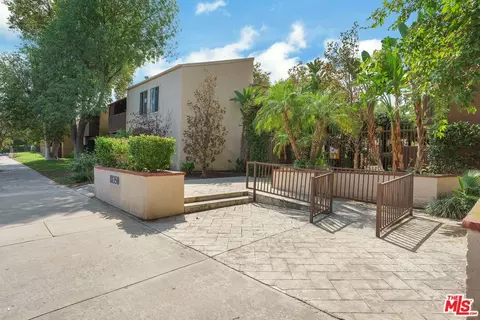 18350 Hatteras St #218, Tarzana, CA 91356
