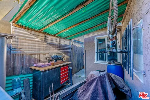 Exterior - 910 W W Elm St, Compton, CA 90221 photo 4 of 4