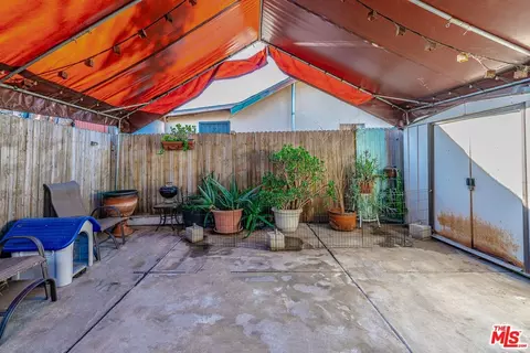 Exterior - 910 W W Elm St, Compton, CA 90221 photo 2 of 4