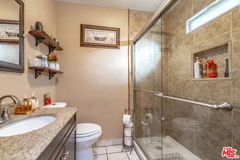 Bath - 910 W W Elm St, Compton, CA 90221 photo 1 of 3