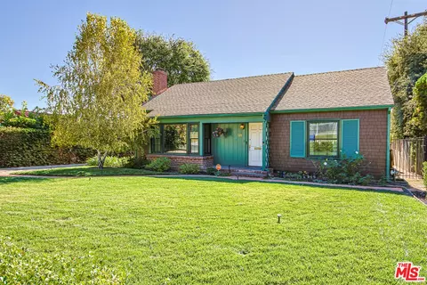 328 E Calaveras St, Altadena, CA 91001
