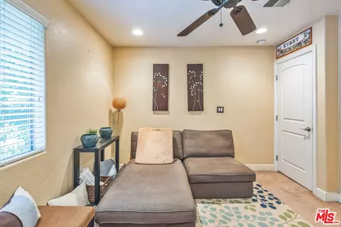 250 E Howard St, Pasadena, CA 91104 photo 9