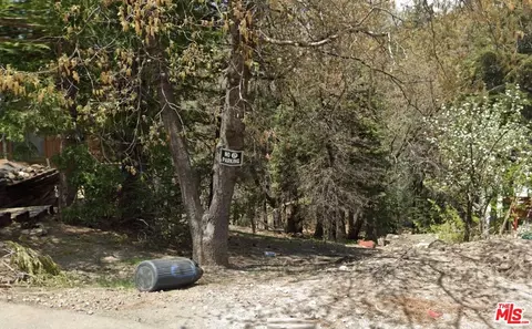 32780 Cougar Ln, Running Springs, CA 92382 photo 4